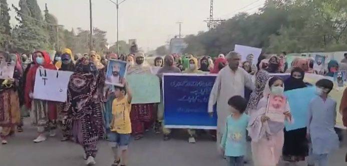 شال: بیگواہ ظہیر بلوچ نا زور ئٹ بیگواہی نا برخلاف خاہوت نا برانزی ریلی