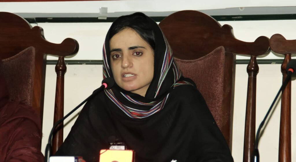 کراچی: انسداد دہشت گردی عدالت ماہ رنگ بلوچ ئے دہشت گردی و بغاوت نا کیس آن بری کرے