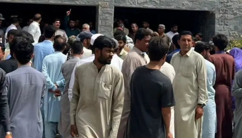 تربت: ایف سی نا رویہ نا برخلاف طبی عملہ نا برانز، تربت ٹیچنگ اسپتال ئٹی طبی عملہ نا خزمت آتان بائیکاٹ برجاء